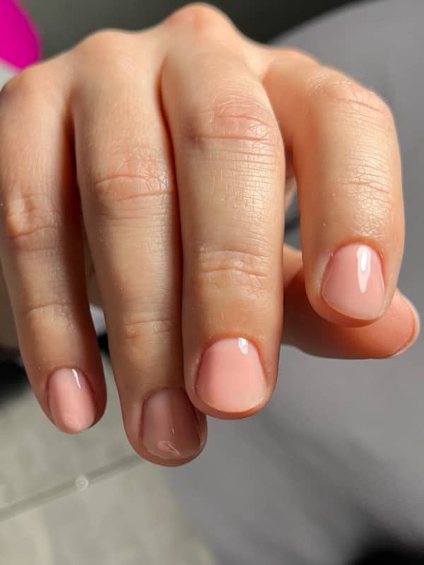 Nud & natural — manichiură Tany Nails, Chișinău
