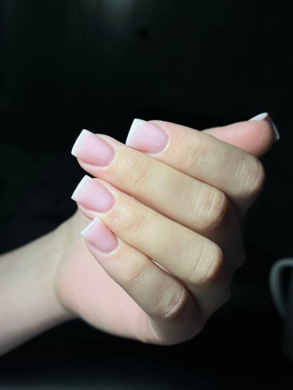 French ascuns · degrade subtil · French — manichiură Tany Nails, Chișinău