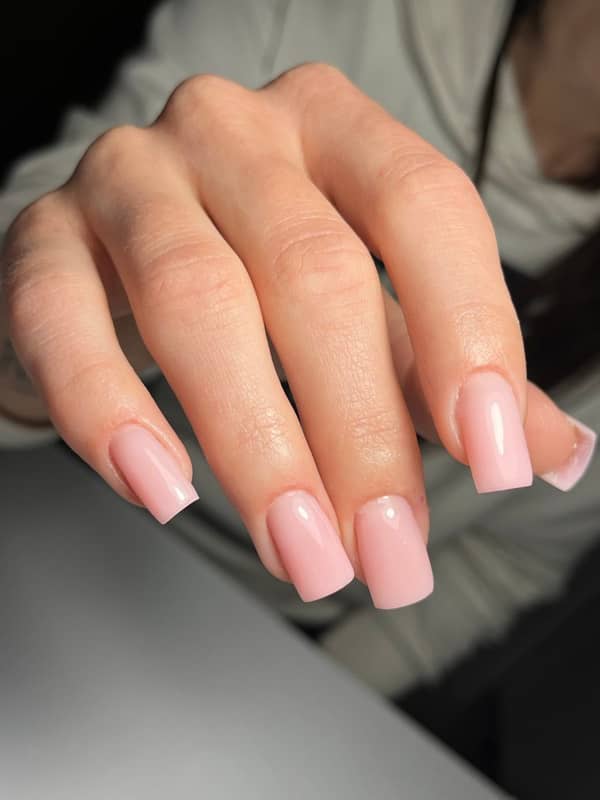 Nud & natural — manichiură Tany Nails, Chișinău